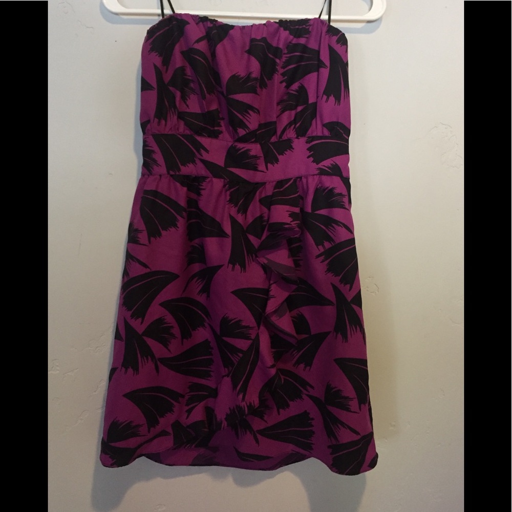 Dresses - Picture 1 of 8